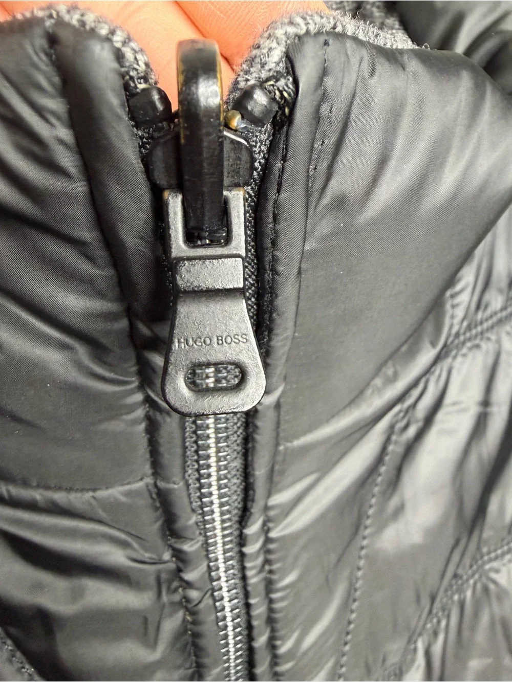 Hugo Boss Darnom2 Grey Black Wool Reversible Puffer Down Vest Size 40R Large